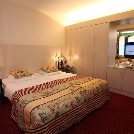 Отель Restaurant Oolderhof Bv 4*